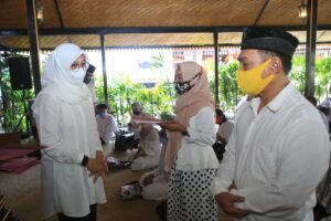 Ipuk Berikan Tali Asih Bagi Seniman dan Budayawan Banyuwangi