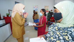 Bantuan Pemprov untuk 5.000 Warga Banyuwangi Cair, Bupati Ipuk: Terima Kasih Gubernur Jatim