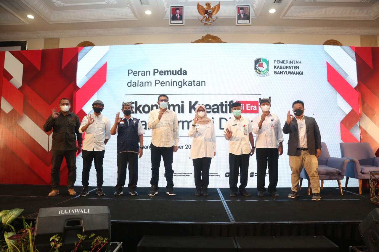Gubernur Jatim Khofifah Indar Parawansa, Wakil Gubernur Emil Dardak, Bupati dan Walikota se-Jatim berkumpul di Banyuwangi selama dua hari, Jumat-Sabtu (29-30/10/2021). Hadir pimpinan DPRD Jatim, yaitu Wakil Ketua DPRD Jatim Sahat Tua Simanjuntak
