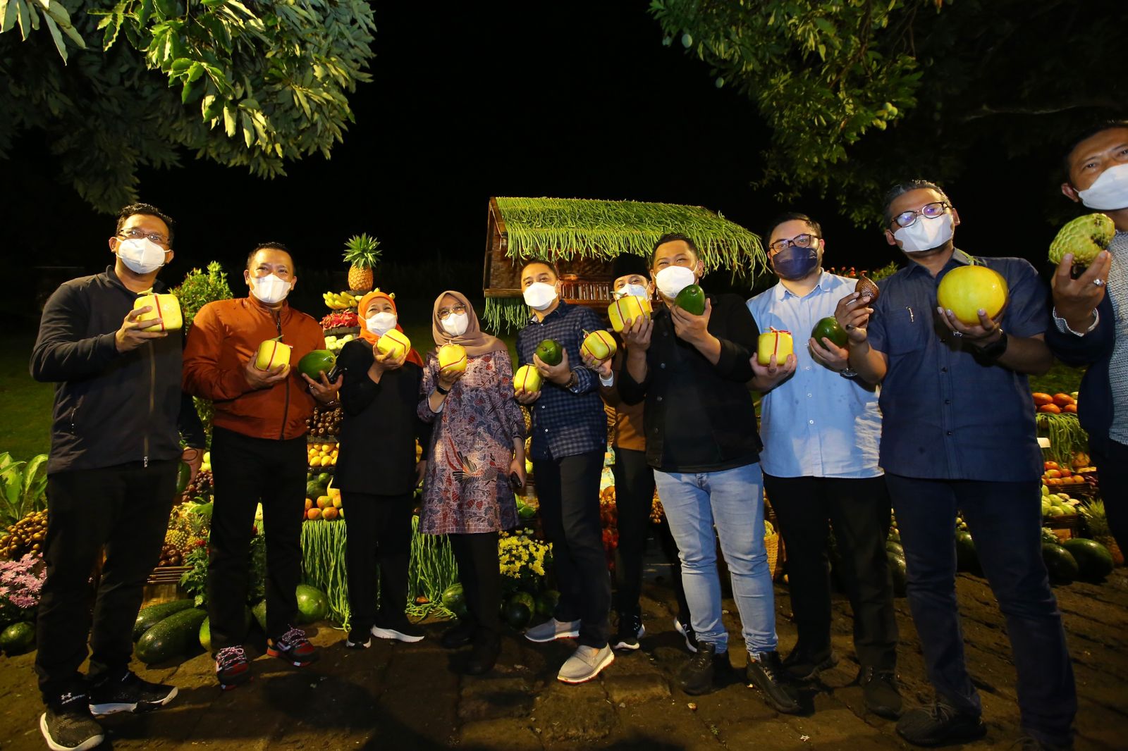 Gubernur Jatim Khofifah Indar Parawansa, Wakil Gubernur Emil Dardak, Bupati dan Walikota se-Jatim berkumpul di Banyuwangi selama dua hari, Jumat-Sabtu (29-30/10/2021). Hadir pimpinan DPRD Jatim, yaitu Wakil Ketua DPRD Jatim Sahat Tua Simanjuntak
