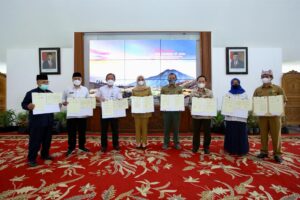 Pulihkan Ekonomi dan Bangun SDM, Banyuwangi Gandeng Puslit Koka sampai UT