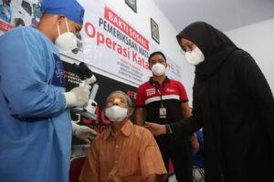 PMI Banyuwangi Gelar Operasi Katarak Gratis