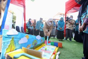 Tampilkan Inovasi, Menteri Kesehatan Apresiasi Festival Posyandu Kreatif Banyuwangi