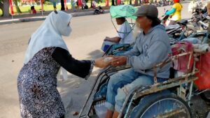Berdayakan Warung-Warung Rakyat, ASN Bagikan 25.000 Paket Nasi Sambut Harjaba