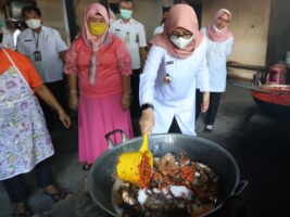 Melihat Dapur Ayam Pedas Rantinem Langganan Bupati Banyuwangi, Sehari Habiskan 100 Ekor Ayam Kampung