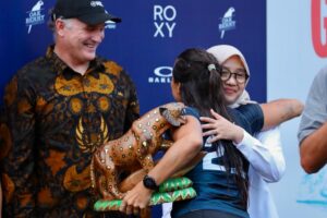 Peselancar Australia dan Prancis Jawara WSL Championship Tour Quiksilver Pro G-Land Banyuwangi 2022