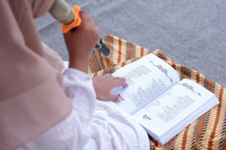 Di Banyuwangi terdapat tradisi mocoan lontar yusup. Mocoan Lontar Yusuf merupakan tradisi yang dilakukan oleh masyarakat suku Osing Banyuwangi berupa pembacaan lontar (naskah) Yusup