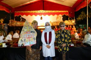 Hadiri Pagelaran Wayang, Bupati Ipuk Titip Pesan Persaudaraan
