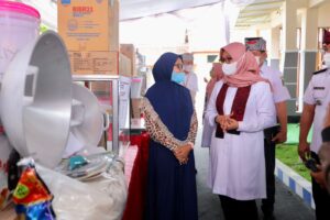 Tingkatkan Ekonomi Arus Bawah, Bupati Ipuk Kembali Geber Program Warung Naik Kelas
