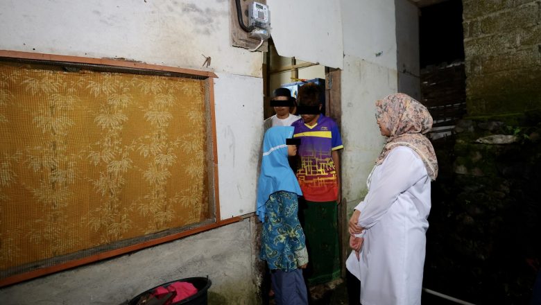 Keliling Datangi Anak Putus Sekolah, Bupati Ipuk: Tak Ada Alasan untuk Tidak Sekolah