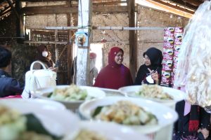 Peningkatan Ekonomi Arus Bawah, Program Wenak Banyuwangi Sasar 3.700 Pedagang Warung Rakyat
