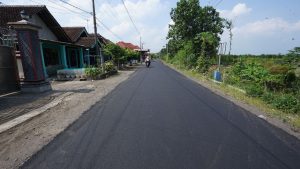 Bupati Ipuk Targetkan Perbaikan 62 Jalan Poros Antar Kecamatan Banyuwangi Tuntas Oktober