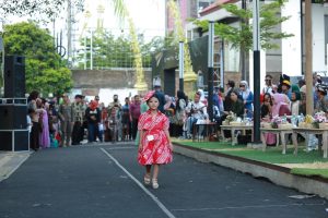 Puluhan Busana Batik Karya Desainer Banyuwangi Tampil di Fashion On Pedestrian 2023