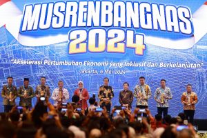 Presiden Jokowi Serahkan Penghargaan Pembangunan Daerah ke Bupati Banyuwangi