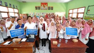 Bupati Ipuk Salurkan Insentif Rp. 7,2 Miliar bagi 1.200 Guru PAUD