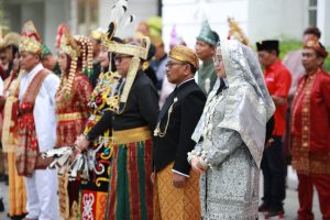 Ipuk Kenakan Koto Gadang di Upacara HUT Kemerdekaan RI ke-79