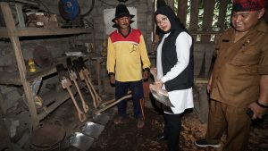 Dipercaya Kualitasnya, Produk Pande Besi dari Desa Banyuwangi Dikirim ke Berbagai Provinsi
