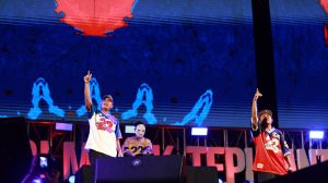 Lebih dari 8000 Orang Larut di Festival Musik Tepi Pantai Banyuwangi