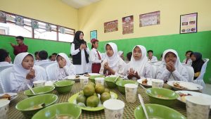 Bupati Ipuk Simulasi Program Makan Siang Bergizi