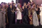 Bupati Ipuk bersama para musisi Banyuwangi di malam Anugerah Musik Banyuwangi 2024