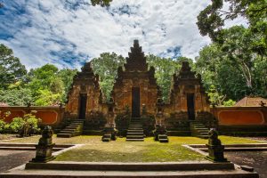 Alas Purwo Gratiskan Tiket Masuk untuk Ibadah di Pura Luhur Giri Salaka