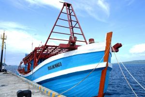 Dua Kapal Hasil Rampasan Diserahkan kepada Nelayan Banyuwangi