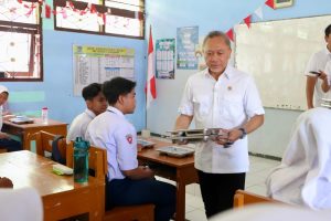 Dipantau Menko Pangan, Banyuwangi Laksanakan Program Makan Bergizi Gratis Perdana