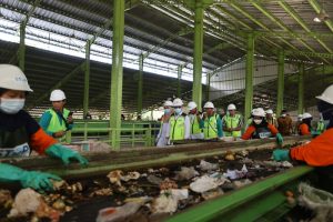 Perluas Program Pengelolaan Sampah Sirkular, Banyuwangi Didukung UEA dan Clean Rivers