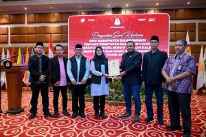 Ipuk-Mujiono Resmi Ditetapkan, Ajak Warga Banyuwangi Perkuat Gotong Royong