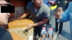 Satpolairud Polresta Banyuwangi Gagalkan Penyelundupan 540 Botol Arak Ilegal di Pelabuhan Ketapang