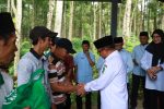 Perhutani KPH Banyuwangi Barat Bagikan Bingkisan Idul Fitri untuk Mitra Perhutani
