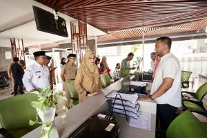 Bupati Banyuwangi Sidak Pelayanan Publik, Soroti Kebersihan Kantor