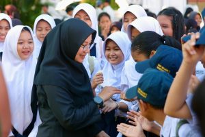 Bupati Ipuk Beri “Golden Ticket” ke SMP Negeri bagi Siswa Penghafal Al-Qur’an