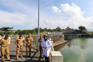 Pantau Waduk Bajulmati, Bupati Ipuk Pastikan Pasokan Air untuk 1.800 Hektare Lahan Pertanian Selama Musim Kemarau