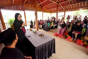 Bupati Ipuk Ajak Ibu Rumah Tangga di Banyuwangi Bijak Kelola Keuangan dan Hindari Jeratan Pinjaman Online