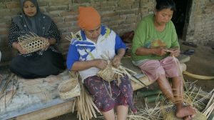 Kebijakan Kurangi Plastik Bupati Banyuwangi, Hidupkan Kembali UMKM Kerajinan Bambu