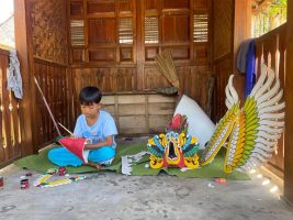 Ulum, Bocah 12 Tahun dari Banyuwangi Piawai Bikin Kostum Jaranan dan Barong