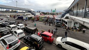 Cuaca Buruk, Antrean Truk di Pelabuhan Ketapang Banyuwangi Hingga 5 Jam