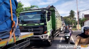 Kemacetan Parah di Jalur Situbondo-Banyuwangi, Truk Terjebak 17 Jam Imbas Pengurangan Armada di Pelabuhan Ketapang