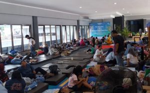 Masih Menanti Kabar, 17 Keluarga Korban KMP Tunu Pratama Jaya Bertahan di Posko Ketapang