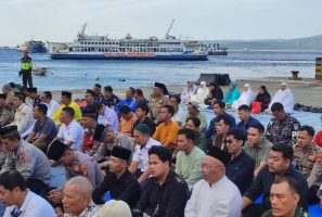 Salat Gaib Massal Digelar di Pelabuhan Ketapang Banyuwangi untuk Korban KMP Tunu Pratama Jaya