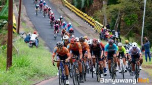 Pertarungan Seru di Etape Dua Tour de Banyuwangi Ijen 2025: Aksi Aiman Cahyadi hingga Dominasi Tim Swatt Club Italia