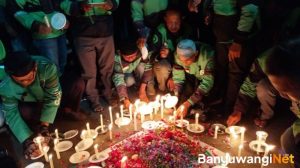 Ratusan Driver Ojek Online di Banyuwangi, Aksi Nyalakan Lilin dan Doa Bersama untuk Affan Kurniawan