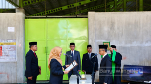 Bupati Ipuk Lantik Sekda Banyuwangi di Tempat Pengolahan Sampah, Ini Maknanya
