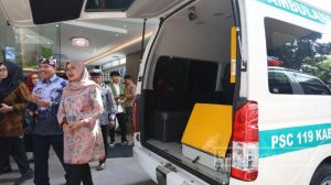 Bupati Ipuk Serahkan 7 Ambulans Baru untuk Tingkatkan Layanan Puskesmas Banyuwangi