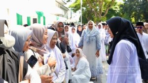 Bupati Ipuk Salurkan Rp 9,96 Miliar Insentif untuk 14 Ribu Guru Ngaji Banyuwangi