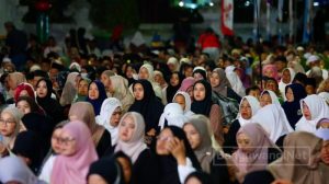 Ribuan Warga Padati Banyuwangi Bersholawat, Puncak Peringatan Hari Santri 2025