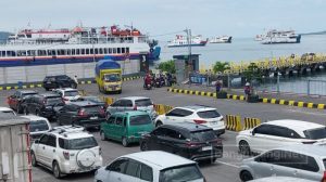 Cuaca Ekstrem dan Gelombang Tinggi Hingga 2,5 Meter di Selat Bali Bayangi Libur Nataru