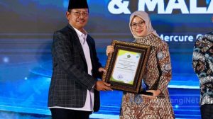 Bupati Ipuk Terima Anugerah Tanda Cinta Pendidikan Agama Islam dari Kementrian Agama