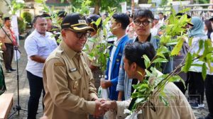 Sedekah Oksigen Banyuwangi, Ribuan Bibit Pohon Gratis Dibagikan ke Warga